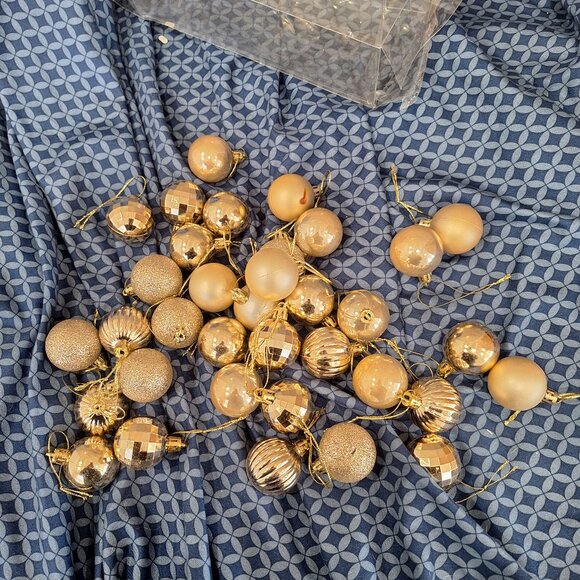 christmas ornaments - Picture 1 of 6